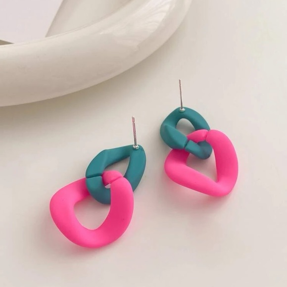 🎀 Awesome Color Block Chainlink Earrings 🎀 - Picture 2 of 3